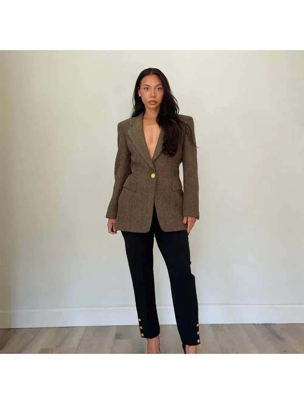 Escada - Picture 3 of 8